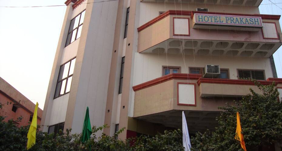 Hotel Prakash, Basti 1